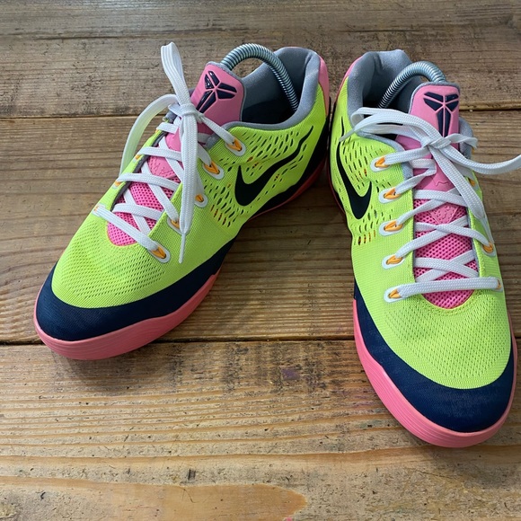 Neon Kobes Nike Kobe 11 XI Low EM Mambacurial Hot Pink Neon Flash
